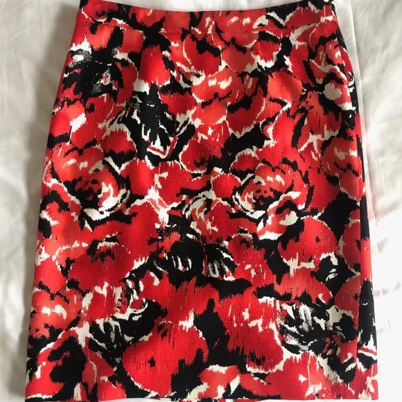 Classiques Entier Silk Blend Pencil Skirt - Picture 2 of 4